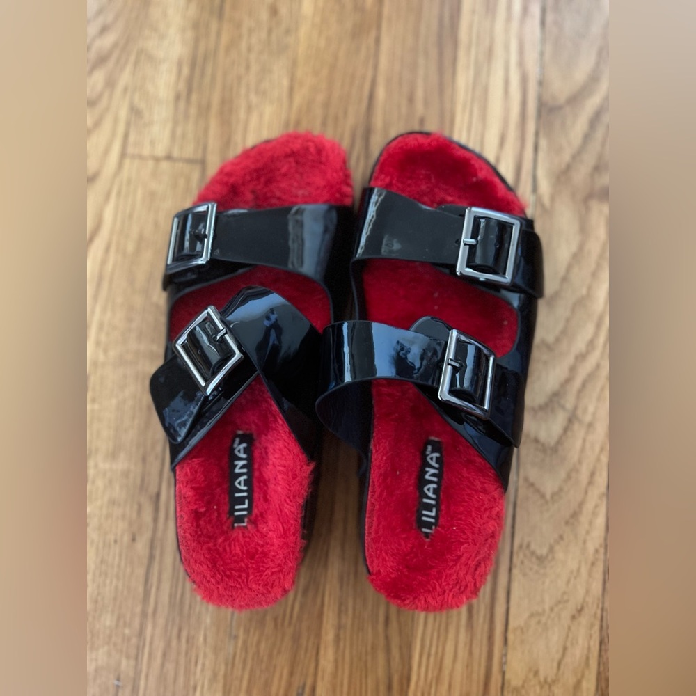 New Cute Black & Red Fuzzy Sandals